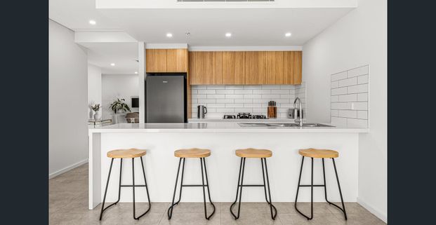 Modern Executive Living with Blue Mountains Views - Photo 1