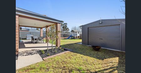 Perfect family home, with shedding - Photo 4