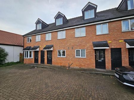 4 bedroom semi-detached house to rent - Photo 4