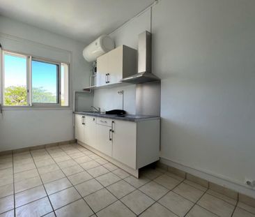 Location Appartement 3 pièces 74m² ST DENIS 97400 - Photo 3