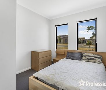 Spacious 3 Bedroom, 2 Bathroom Front Villa | Initial 6-Month Lease - Photo 6
