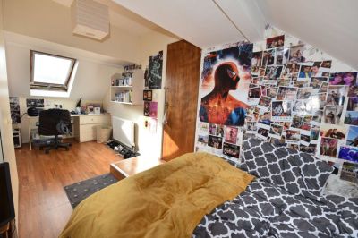 3 bedroom Flat in Otley Road, Leeds - Photo 3