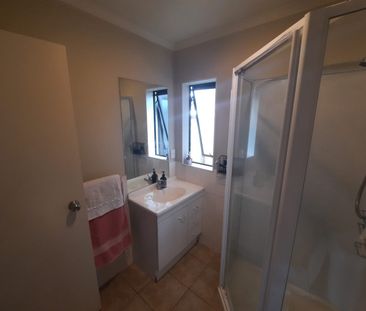 Cozy 2-bedroom home in Flatbush! - Photo 6
