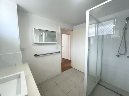 Ground Floor Unit on Chevron Island - Photo 2