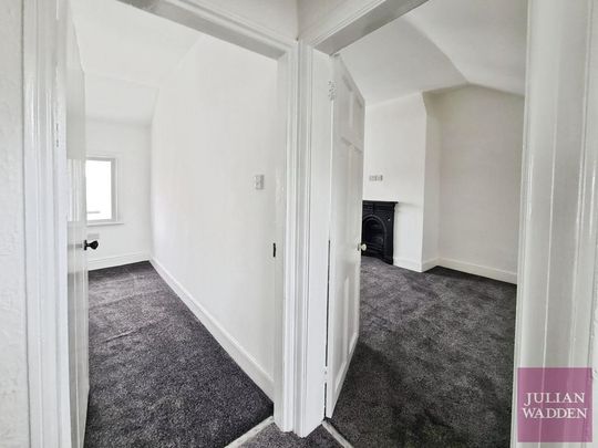 4 bedroom flat to rent - Photo 1
