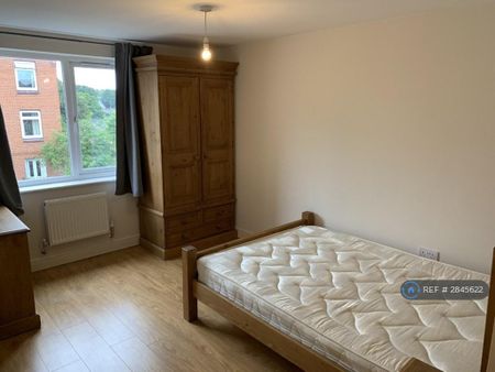 2 bedroom flat to rent - Photo 4