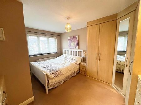 4 bedroom detached house to rent - Photo 3