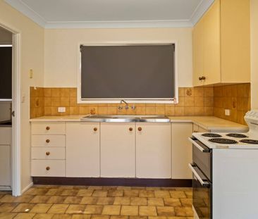 Beautifully Refreshed 2-Bedroom Duplex in Prime Harristown Location - Photo 5