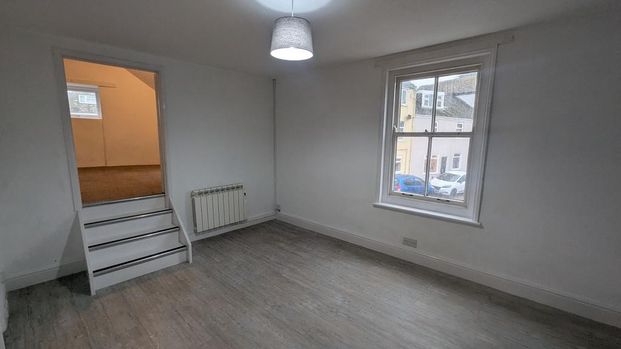 3 bedroom maisonette to rent - Photo 1