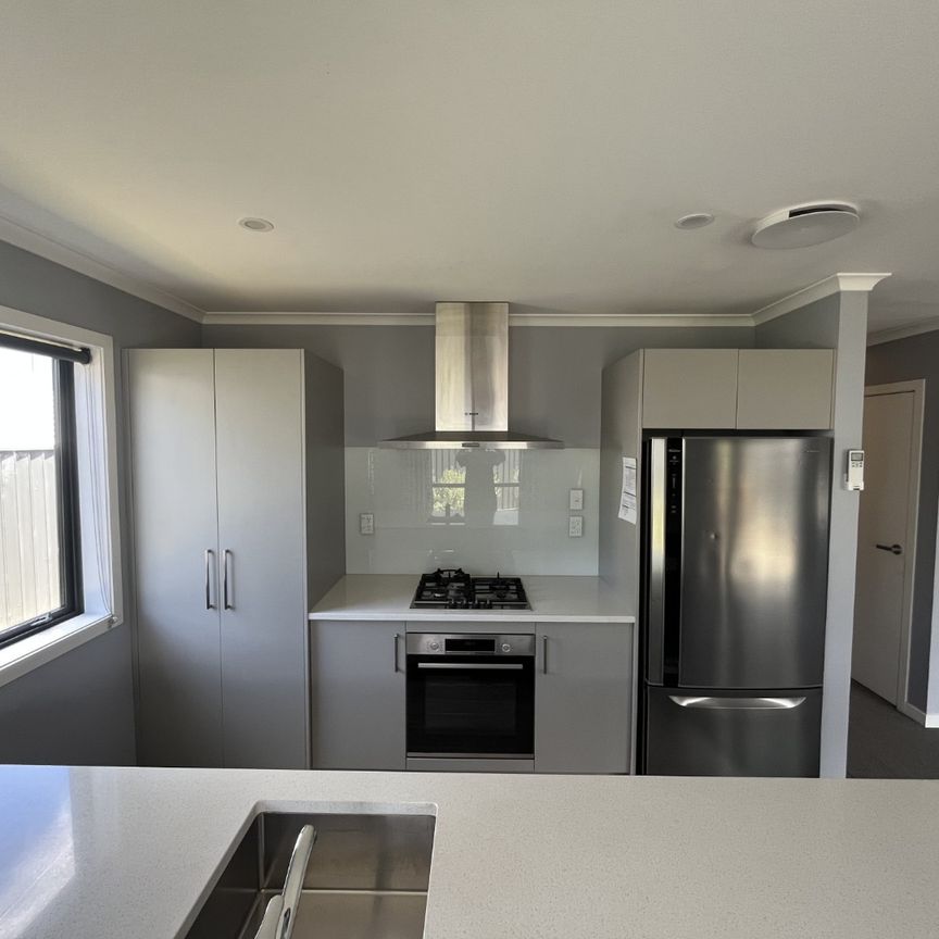 27 Kaki Drive, Kenepuru - Photo 1