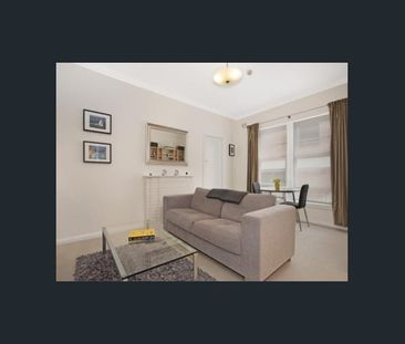 Top floor apartment in the heart of Elizabeth Bay - Photo 1