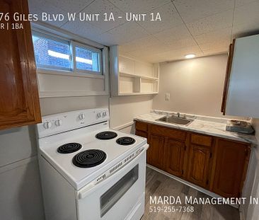 COZY LOWER BACHELOR UNIT IN WINDSOR! INCLUSIVE! - Photo 1