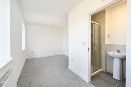 3 bedroom end of terrace house to rent - Photo 4