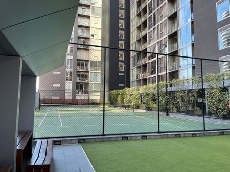 Home in the Heart of the City - Photo 4