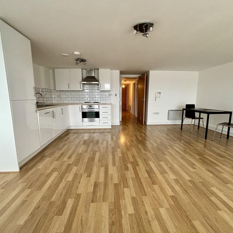 2 bedroom flat to rent - Photo 1