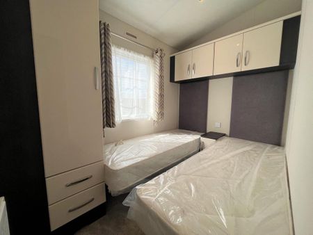 2 bedroom park home to rent - Photo 2