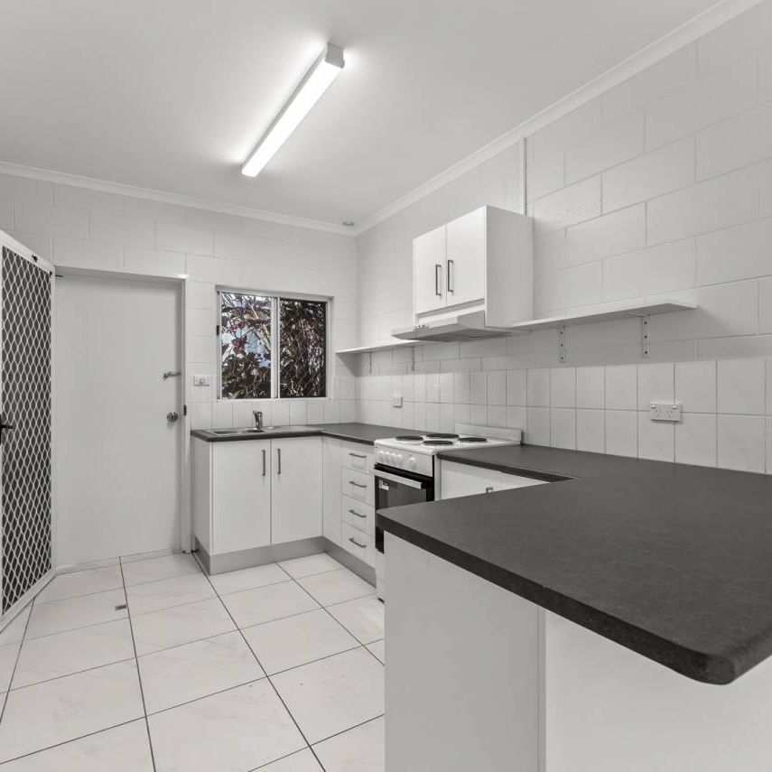 GROUND FLOOR - 2 BEDROOM UNIT - CLOSE TO CBD - Photo 1