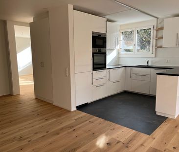 Sehr sonnige, ruhige, teilrenovierte 4.5-Zimmerwohnung - Photo 2