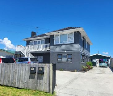 3 Bedroom Modern Unit - Photo 3