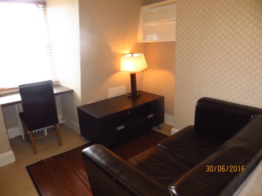 House share rooms for rent - Photo 1