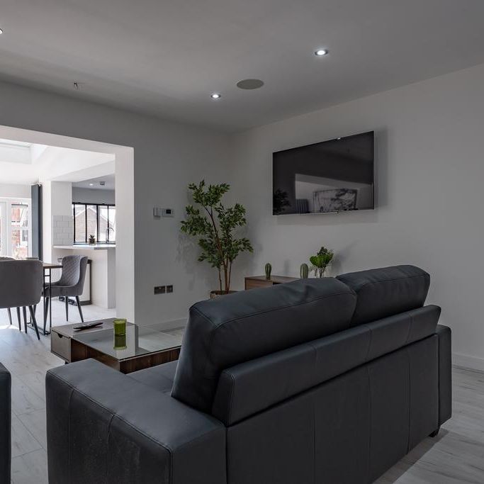 6 bedroom terraced house to rent - Photo 1