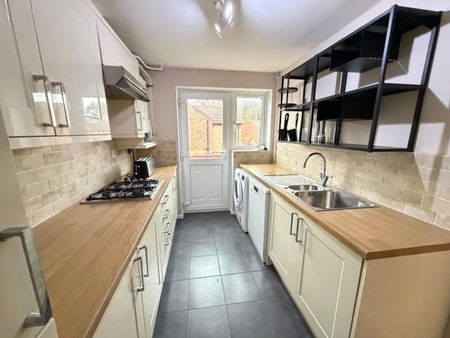 3 bedroom property to rent - Photo 3