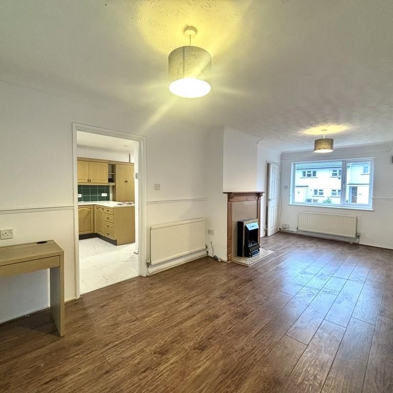 3 bedroom end of terrace house to rent - Photo 1