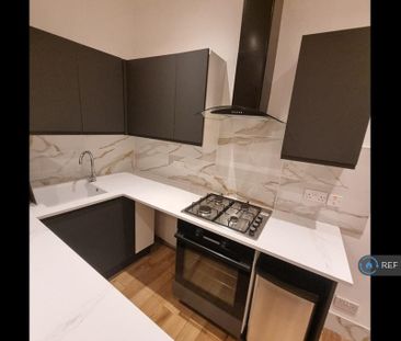 3 bedroom maisonette to rent - Photo 5