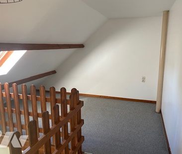 Un studio avec une mezzanine et emplacement extérieur - Photo 4