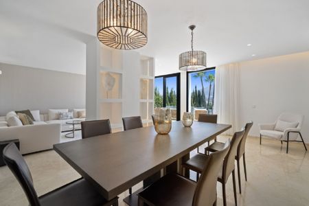 5 Bedroom Villa For Rent in Nueva Andalucía, Málaga - Photo 5
