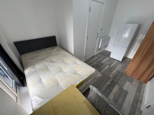 1 bedroom in a house share to rent - Photo 1