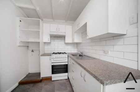 FABULOUS LOCATION, WALK TO KING STREET! - Photo 4