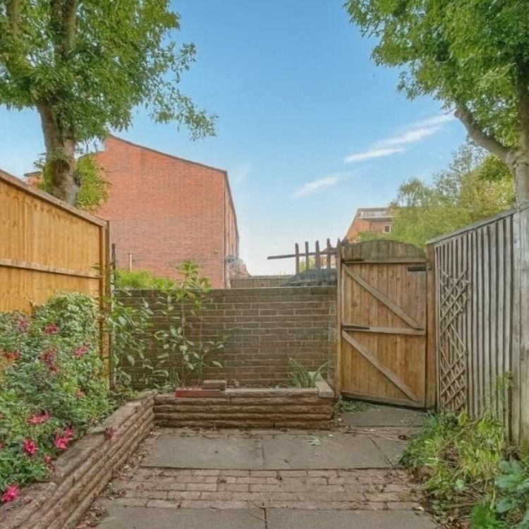5 Bed Terraced House, Holland Walk, N19 - Photo 1