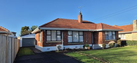 Brilliant Location - Convenient Family Living - Photo 5