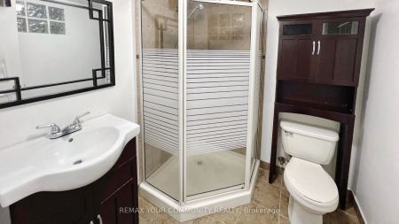 32 Collins Crescent #Lower - Photo 5