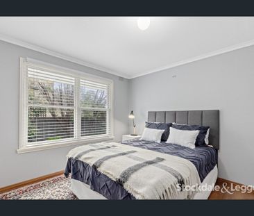 Charming 3 Bedroom Home with Water Views - Photo 5