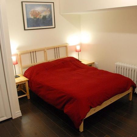 5minutes walking Sherbrooke metro station; furnished; all included - Photo 4
