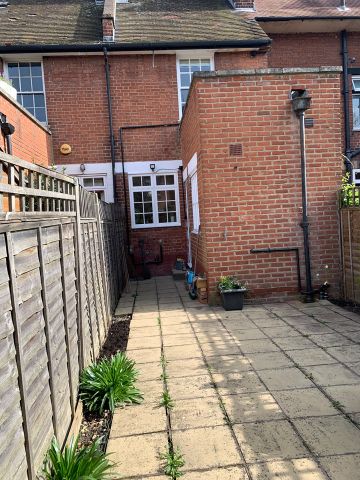 2 Bed Terraced House, Fitzneal Street, W12 - Photo 4