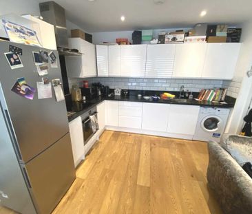 Price £1,550 pcm - Available 15/05/2026 - Part Furnished - Photo 4