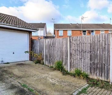 2 bedroom end of terrace house to rent - Photo 4