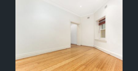 Boutique 1 bedroom apartment with shared courtyard. - Photo 5