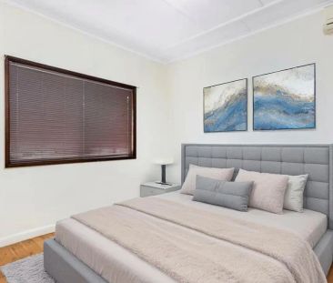 3 Beds Family House On A quiet Street Available Now! ! ! - Photo 4