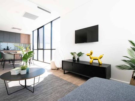 5 Bed Ensuite Apartment High Floor - Photo 4