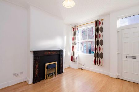 2 bedroom terraced house to rent - Photo 2