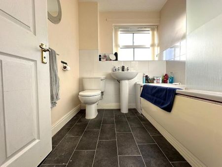 2 bedroom flat to rent - Photo 5