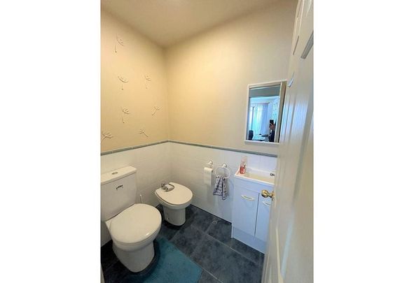 Beautiful 4 Bedroom House in Blockhouse Bay - Photo 1