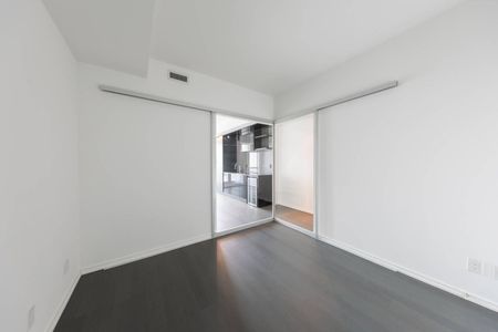 For Lease - 70 Temperance Street Unit# 4912, Toronto, Ontario - Photo 4