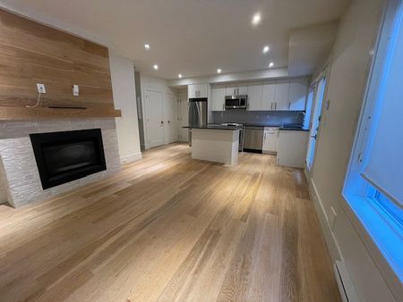 Newer One Bedroom Suite in White Rock - Photo 2