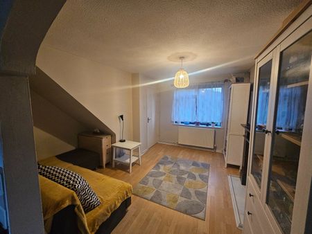 2 Bed End Terrace, Landmere Gardens, NG3 - Photo 4