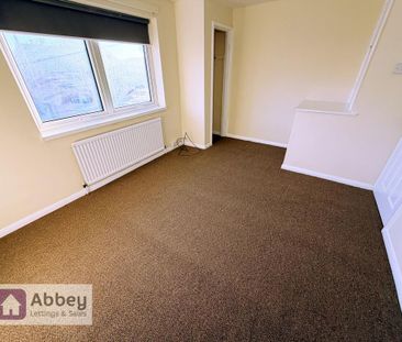 2 bedroom end of terrace house to rent - Photo 3